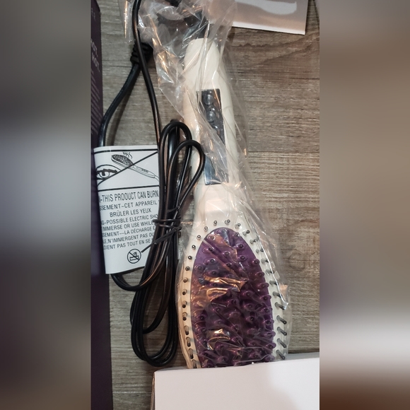 straight up ceramic hair straighter heats up to 450 degrees - Picture 4 of 6